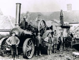 Traction Engine and thresher2