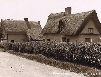Mole Cottage on the left, the cottage to the right was demolished and replaced by Kerensa